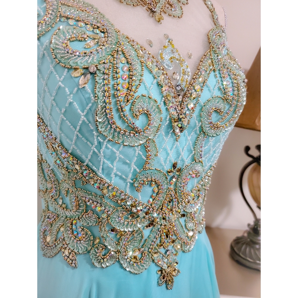Dress - Picture 5 of 11